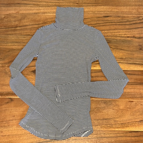 sunday best striped black and white turtle neck xxs - Picture 2 of 3